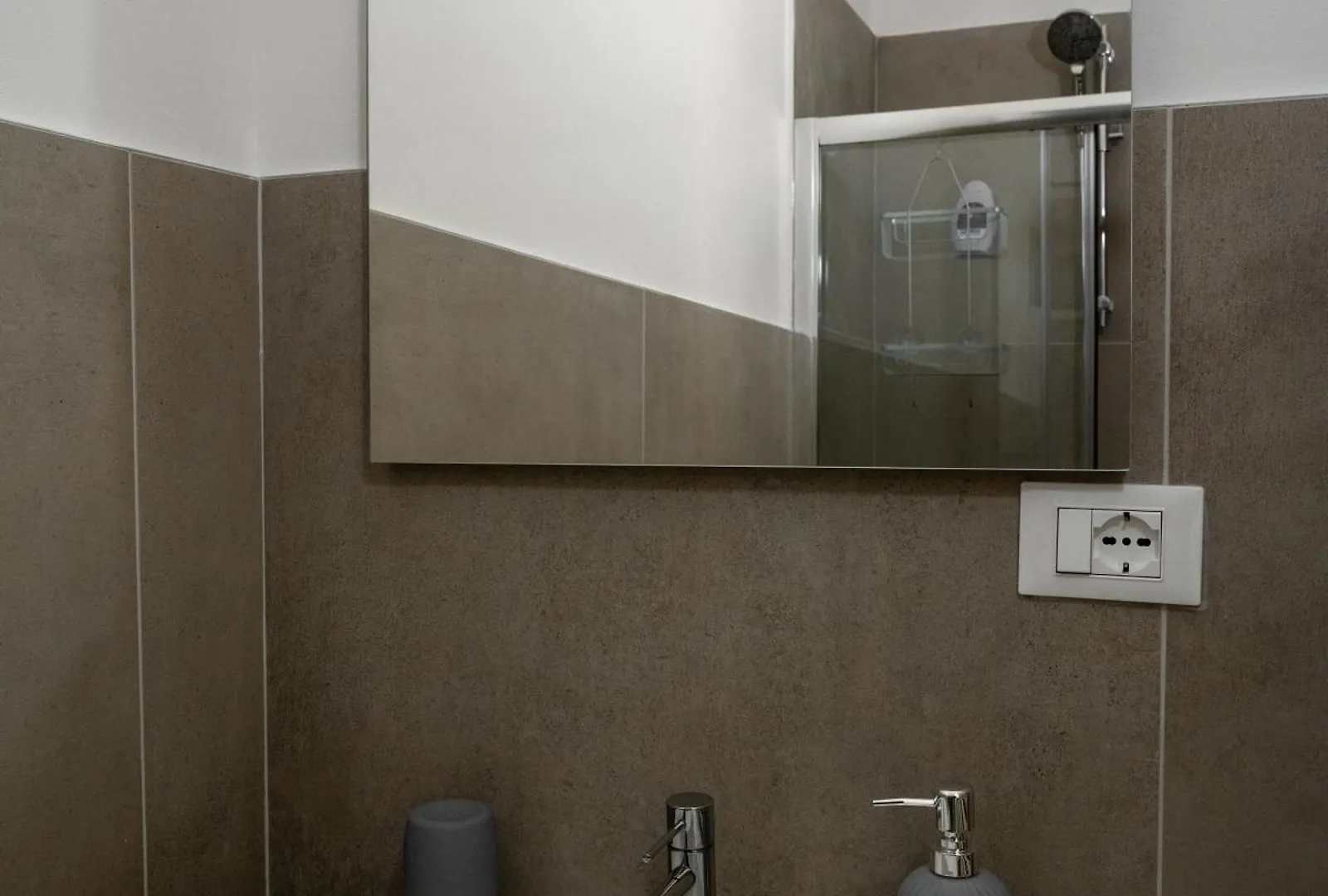 Privat bolig Camera Matrimoniale Con Bagno Privato-Appartamento Condiviso Con Host-Casa Enea